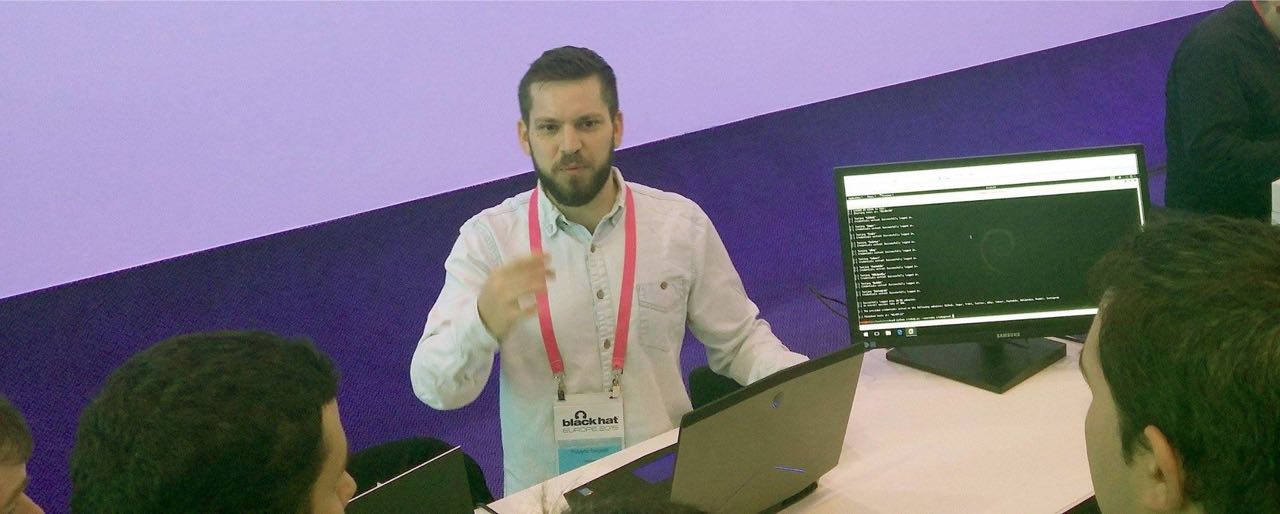 Roberto Salgado presenting credmap.